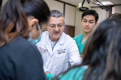 Joe R. & Teresa Lozano Long School of Medicine instructor teaching students